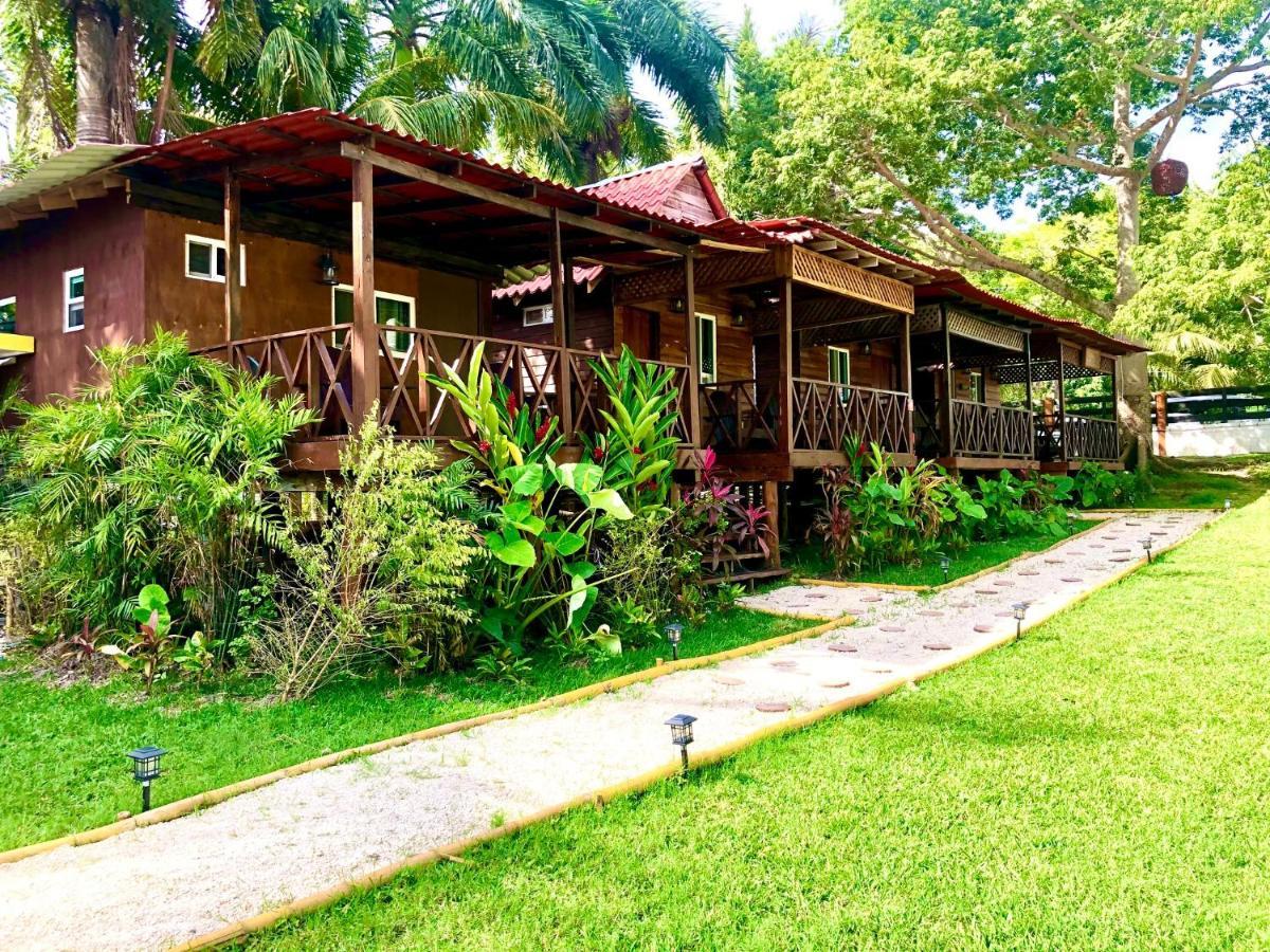 Papitos Bacalar Hotel And Marina Exterior photo