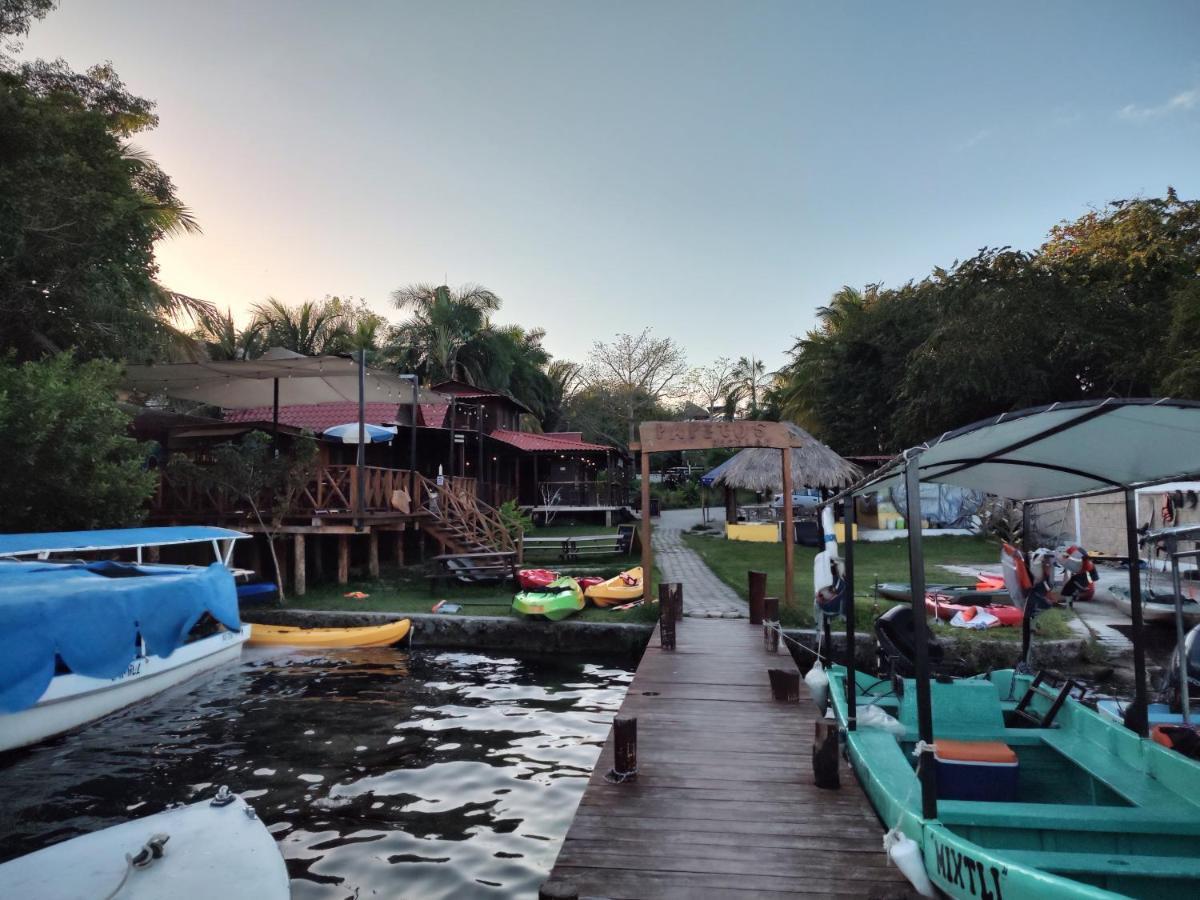 Papitos Bacalar Hotel And Marina Exterior photo