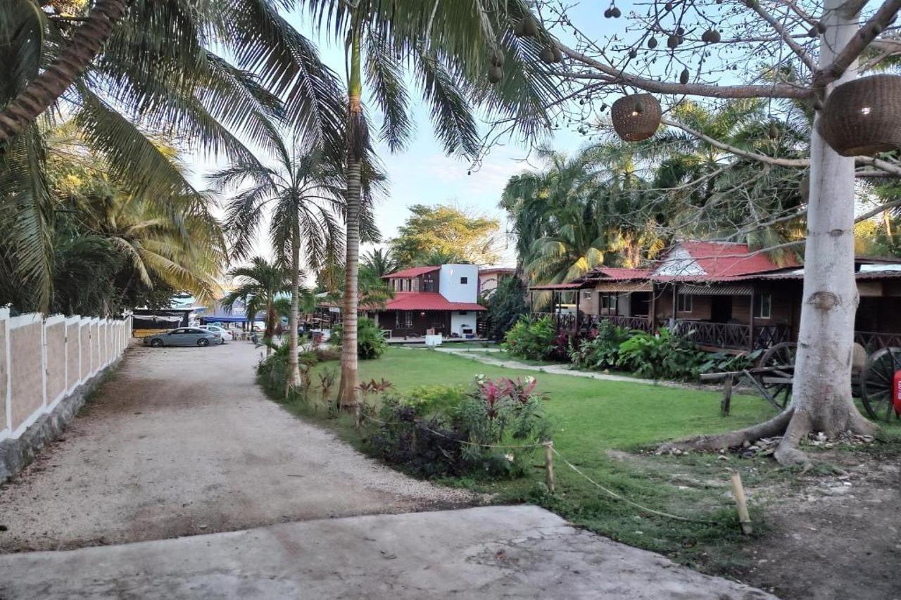Papitos Bacalar Hotel And Marina Exterior photo